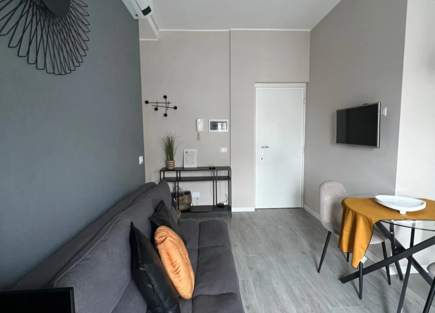 Appartamento Mia House A 7 Minuti Dalla Metro Pioltello